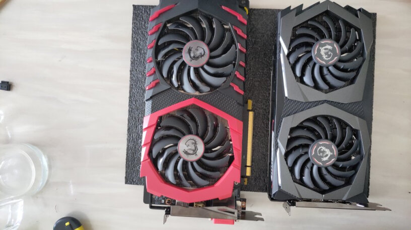 微星GeForce GTX 1050 Ti GAMING X 4G显卡请问可以同时支持两台4k显示器么？