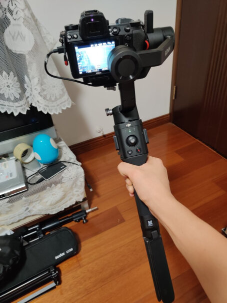 DJI RSC 2手持稳定器套装如影sc支持尼康D3300和佳能5D4吗？