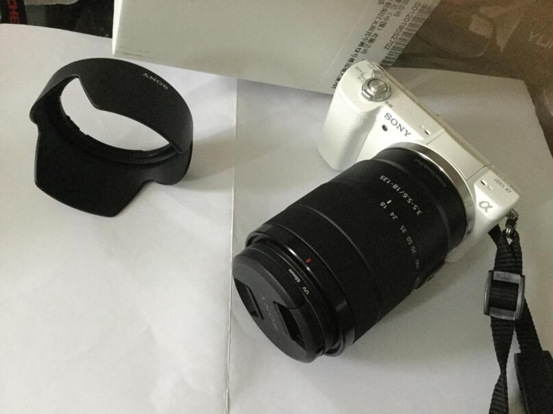 索尼APS-C微单E口变焦镜头E55-210mma300 型号能配此镜头吗？