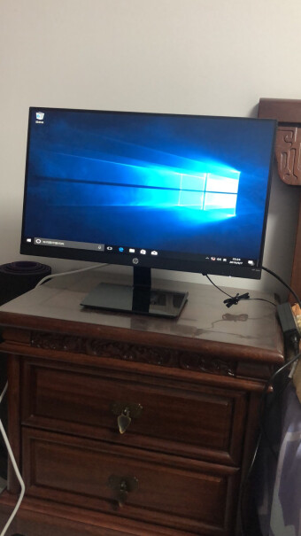 惠普HP暗影精灵X3231.5英寸显示器底部面板和屏幕之间有缝隙吗？