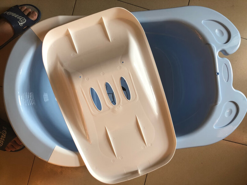 日康（rikang浴盆你们买的躺板软垫的部分有味道么？