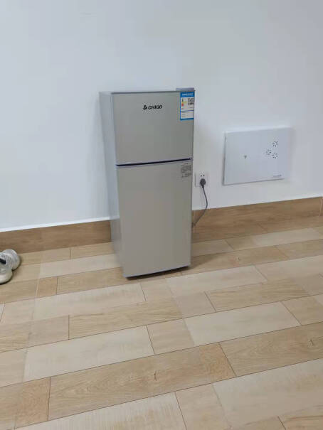 志高双门冰箱小型电冰箱你好冰箱是安装好的吗？