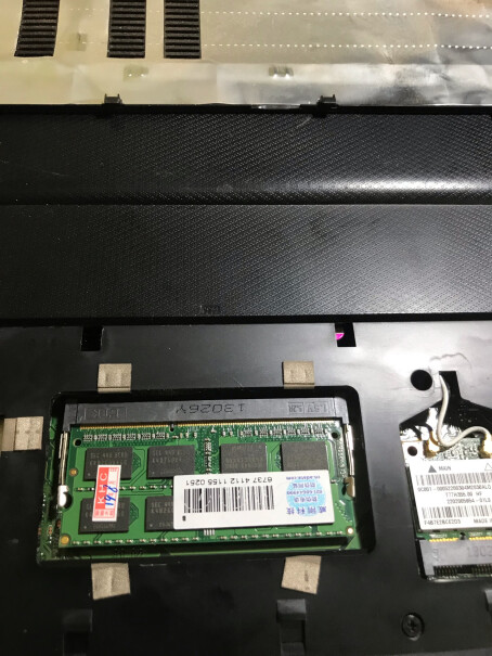 威刚笔记本内存条 8G DDR3L为什么底片不是紫色的？