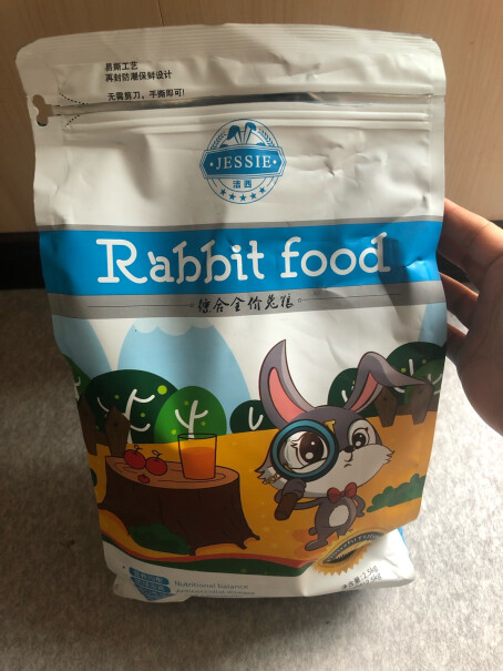 洁西幼兔专属轻奢口粮2.5kg这个兔粮营养高吗兔子吃了对它的毛色好吗？