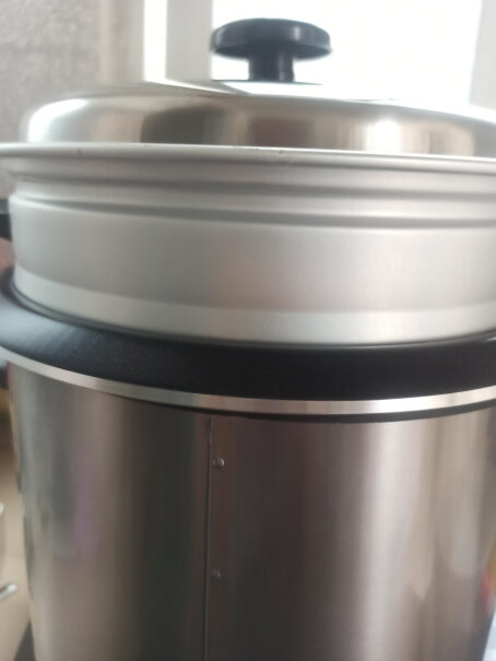 奥克斯电饭煲5L电饭锅直身式带蒸笼煮汤会溅水出来吗？