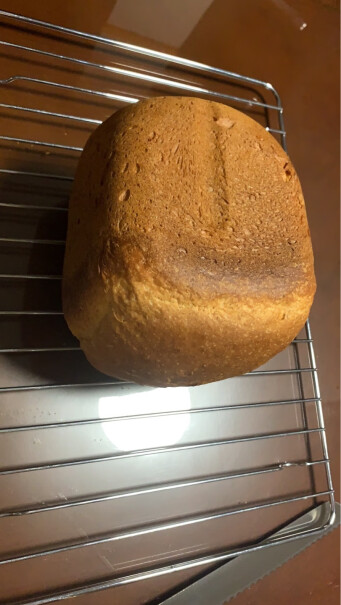 松下面包机怎么做面包皮软且薄，这做出来又厚又硬，比较干。按书上全麦做法比例放料？