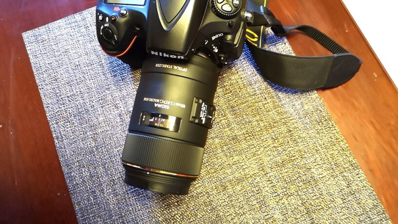 适马105mm F2.8微距镜头（佳能）请问下，使用这款镜头的手动对焦模式，需要同时把尼康单反机身上面的对焦模式也要拨成手动对焦模式吗？