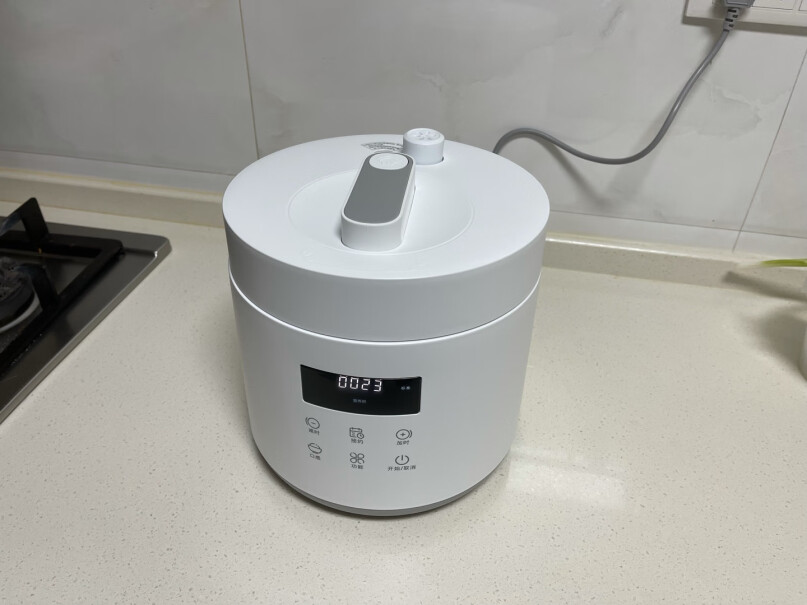 出口日本原款olayks2.5L迷你电压力锅小有人煮的时候一直在排气吗？是不是没用对，我炖汤完汤都干了？？