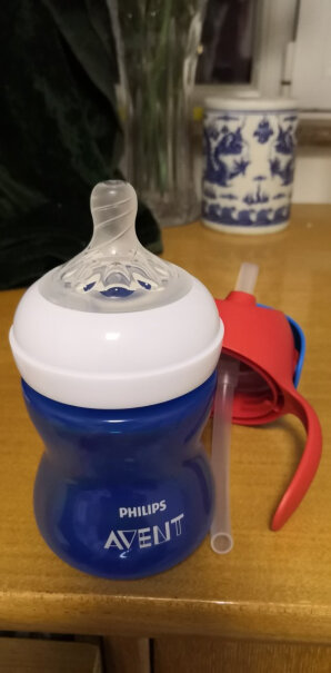 飞利浦新安怡水杯这个能用来喝奶么？鸭嘴里面残留的奶能洗到么？