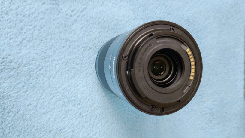 佳能EF-M 32mm定焦镜头请问这个款跟18-150那个更好呢 就主要想拍vlog 会拍景然后也会自拍 就想画面更广？