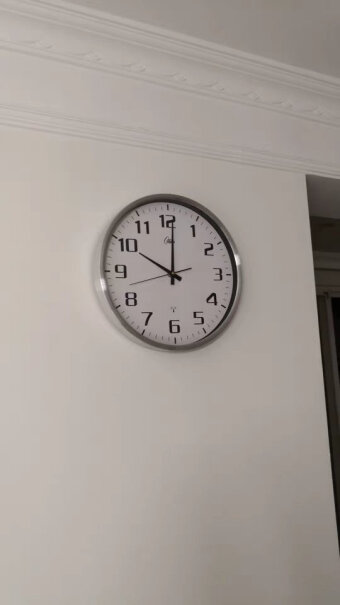 挂钟客厅静音创意简约时尚时钟直径尺寸是多少厘米？