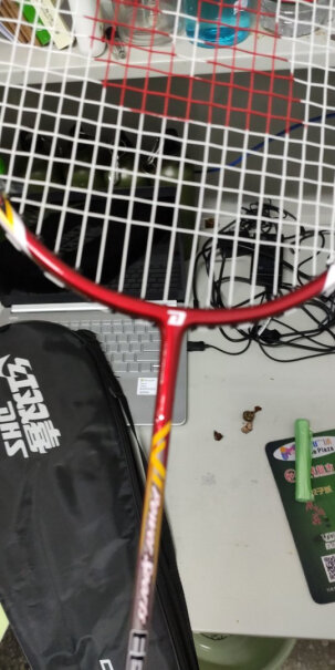 红双喜DHS羽毛球拍对拍合金羽拍1010新老包装随机亲，是两个吗，有多少个羽毛球？