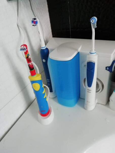 欧乐B电动冲牙器成人口腔护理洗牙器水牙线洗牙机OC20冲水水流够强吗，是不是很小的水流？