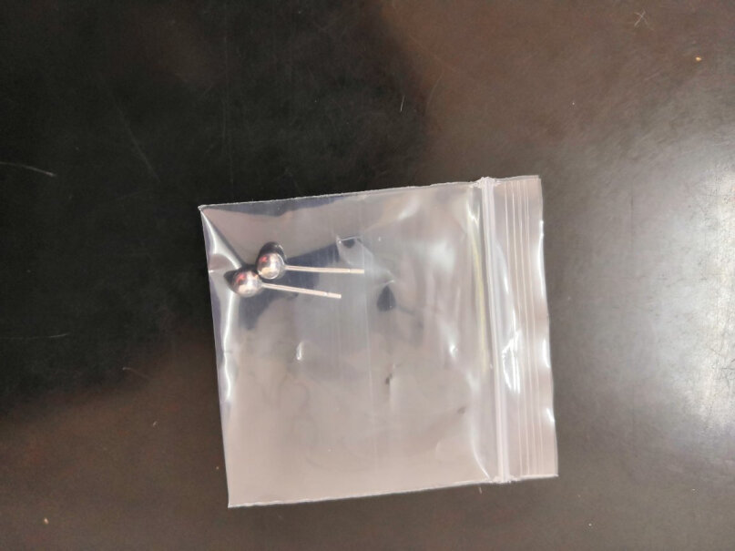 美芙尼睡觉不用摘的S925银豆豆耳钉男女这个有耳堵吗？