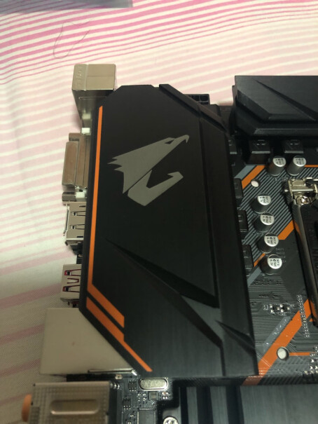 技嘉B360M主板B360M AORUS 什么散热器能装得下，不卡内存 不卡M2固态马甲？买了东海X6装不下 卡固态位。目前东海X6不行？