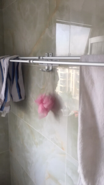 虎先森免打孔毛巾架浴室置物架太空铝卫生间挂双杆毛巾杆问一下胶水好清理吗？