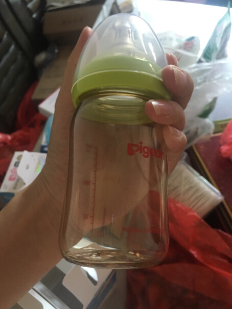 贝亲Pigeon奶瓶这款怎么是塑料的？