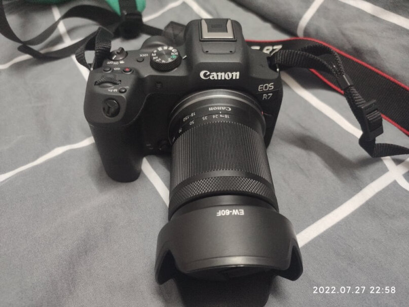 佳能（Canon）EOS R7 高速度・高分辨率微单数码相机 高倍率变焦镜头套装（约3250万像素请问R7晚上拍人像噪点多不多？