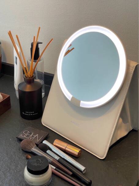 化妆镜梳妆镜AMIRO觅光带灯led补光日光是充电的好还是插电的好用啊？