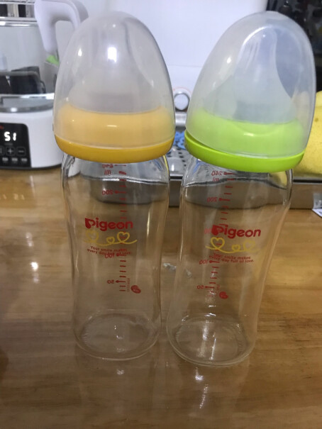 贝亲Pigeon硅胶玻璃奶瓶婴儿仿母乳新生儿宽口径240ml写的是生产日期见平底喷码，但是我这个瓶底怎么没有说明上显示的喷码啊？