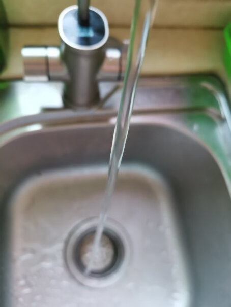 小米净水器家用净水机S1800G厨下式橱柜下面没有电可以安装吗？