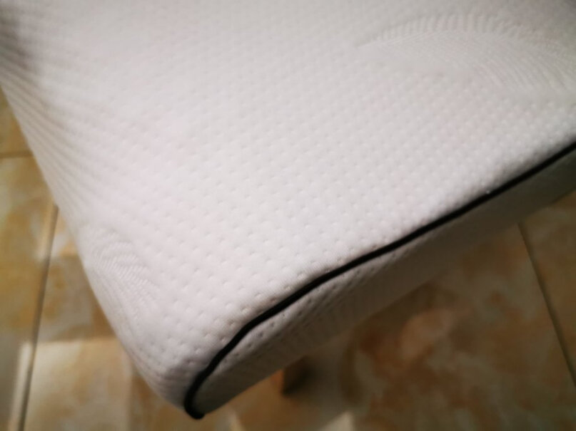 恒源祥家纺枕头泰国乳胶枕一对带枕套吗？
