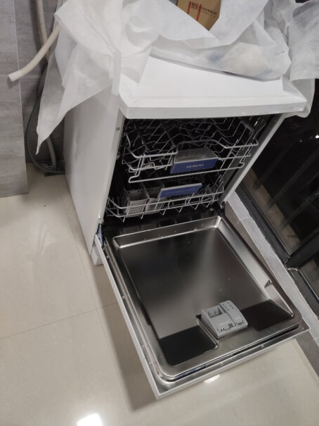 西门子SIEMENS这款洗碗机能否安装在煤气灶下面？