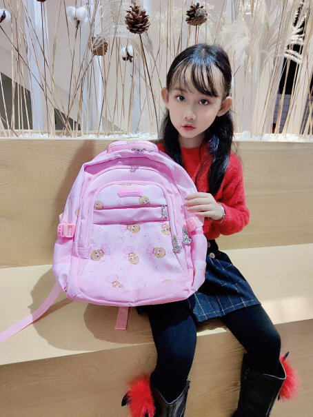 梦兰朵韩版小学生书包女1-6年级时尚女孩儿童书包小号浅粉色这个书包背着重不重？