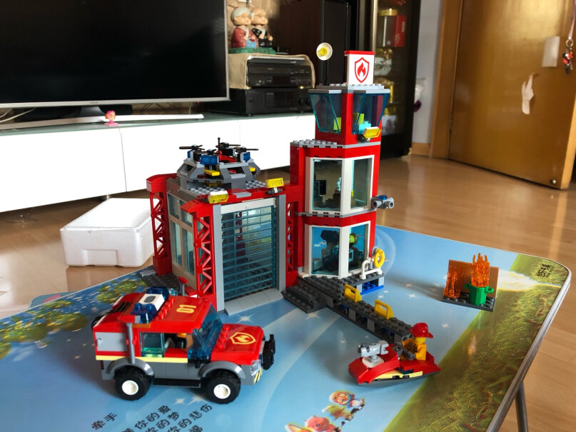 乐高LEGO积木城市系列CITY这个里面带拆件器吗？
