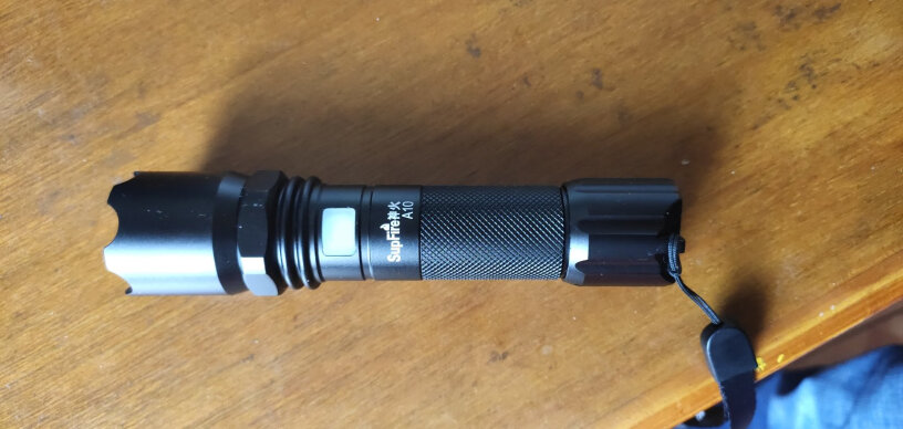 神火A10强光手电筒LED远射家用户外骑行USB充电手电只有插上充电器才亮是什么原因，已经换过新电池了？