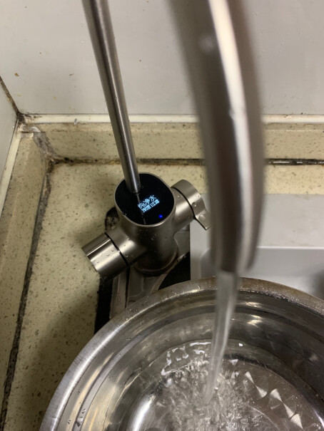 小米净水器家用净水机S1800G厨下式请问如何检测水质呢？配试剂吗？