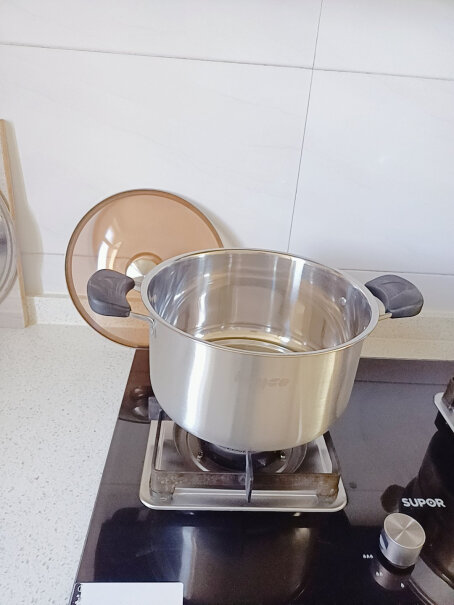 拜格不锈钢汤锅加厚24cm可以在电磁炉上用吗？
