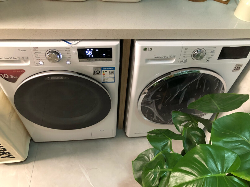 LG9KG双变频热泵烘干机家用干衣机烘干机自清洁冷凝器但是那个指示灯从来没亮过啊 多久会清洗 水盒里得有水吧？