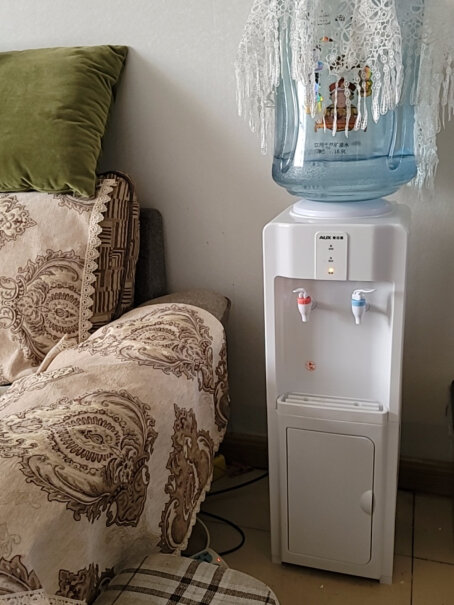 奥克斯AUX饮水机家用迷你小型制热型台式桌面请问烧一次水,够倒多少瓶？