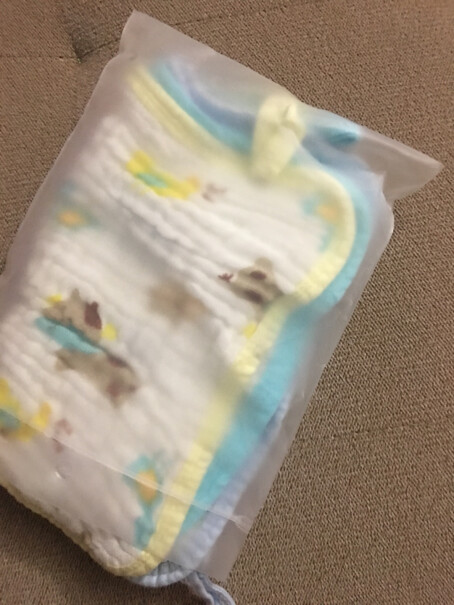 洁丽雅A类纯棉6层纱布口水巾婴儿小毛巾方巾5条装有荧光剂吗？
