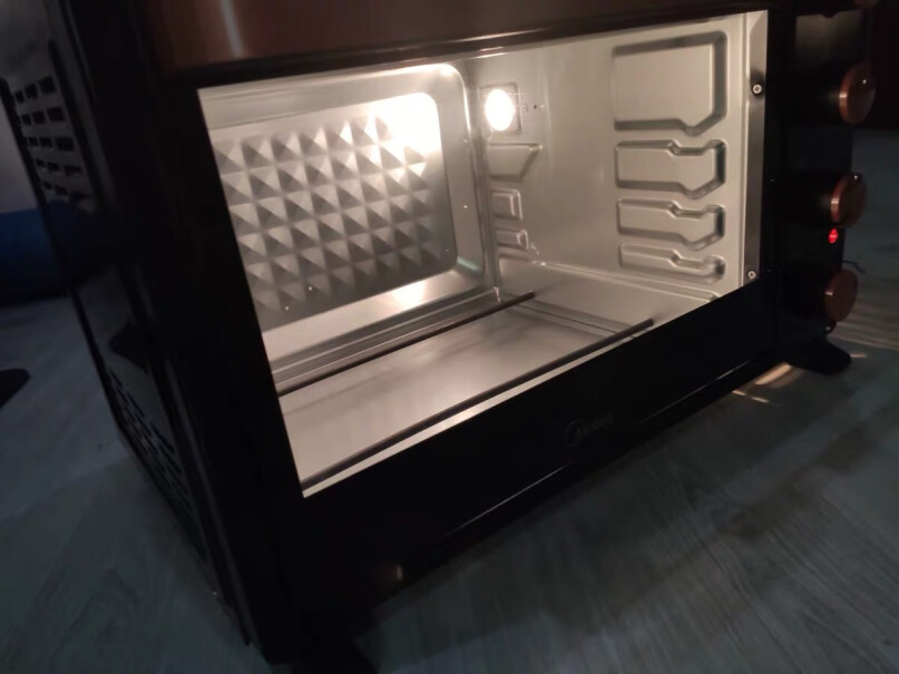 美的T3-L326B家用多功能电烤箱上下管发热均匀么？