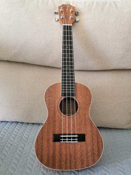 TOM尤克里里ukulele乌克丽丽沙比利入门小吉他23英寸适合初学者吗？