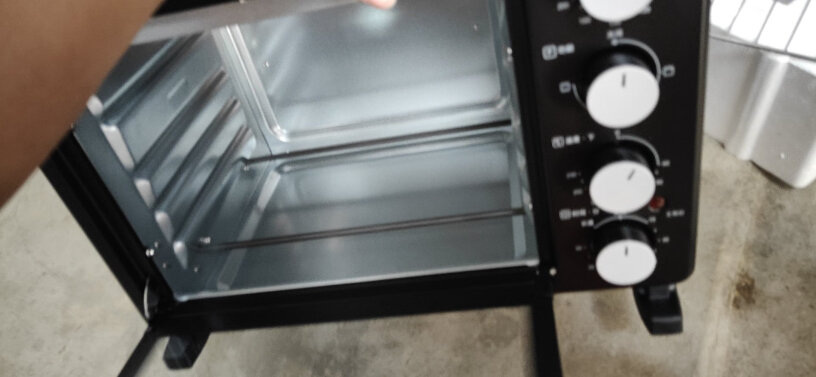 美的烤箱家用烘焙迷你小型电烤箱多功能台式蛋糕烤箱25L怎么那个好像没送手套呢？