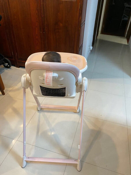 爱音宝宝餐椅儿童婴幼儿餐椅座椅你们收到货 腿是在上面还是底下的 ？脏不脏？