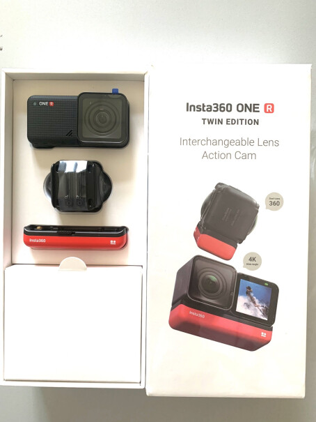 Insta360 ONE R (双镜头礼盒)了解下这个相机显示屏清晰度怎么样？
