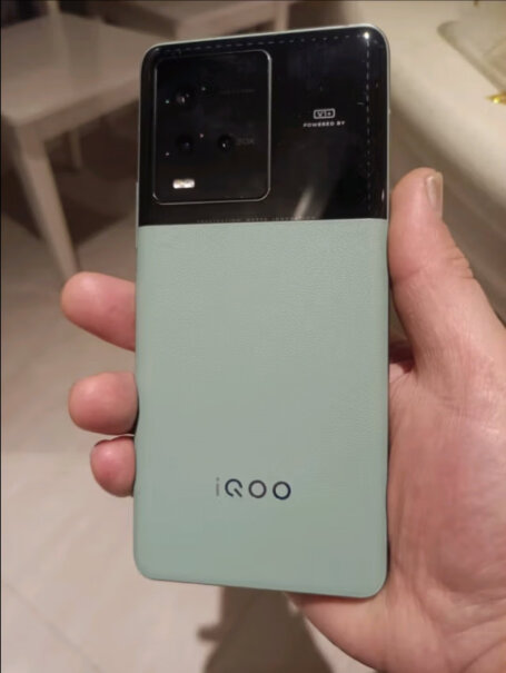 iQOO10传奇版后盖是磨砂玻璃的嘛？