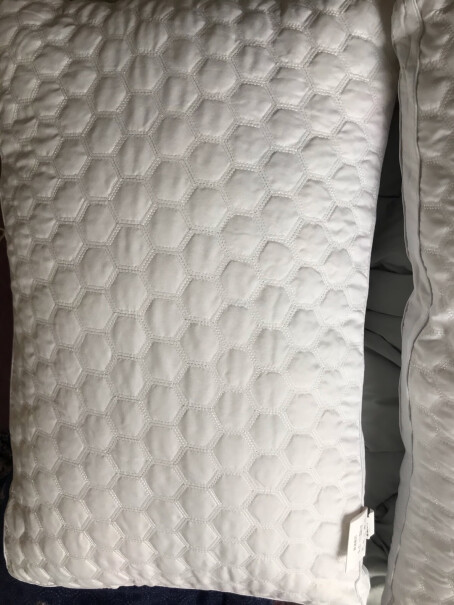 纤维枕恒源祥枕芯星级羽丝绒安睡枕头究竟合不合格,要注意哪些质量细节！
