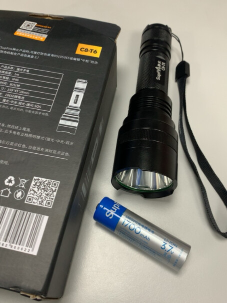 神火C8T6强光手电筒能调焦吗？
