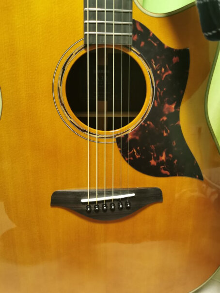 雅马哈全单吉他A3R是缺角的好还是圆角的好？