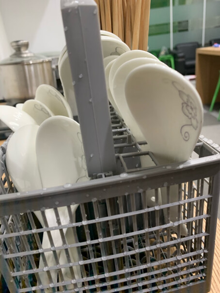 美的洗碗机家用RX10独立式嵌入式银离子除菌是跟紫外线除菌效果哪个好呢？还有过年期间能发货安装么？