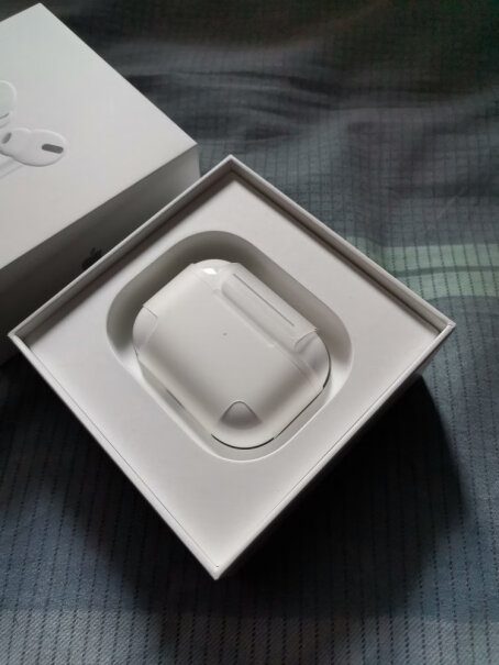 Apple AirPods Pro (第二代) 配MagSafe无线充电盒 主动降噪无线蓝牙耳机 适和一代比有何区别？