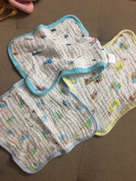 洁丽雅A类纯棉6层纱布口水巾婴儿小毛巾方巾5条装有荧光剂吗？