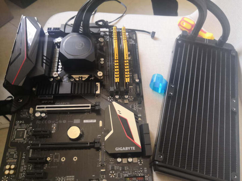 技嘉Z390GAMING这个主板500w电源够不 目前显卡华硕rx580