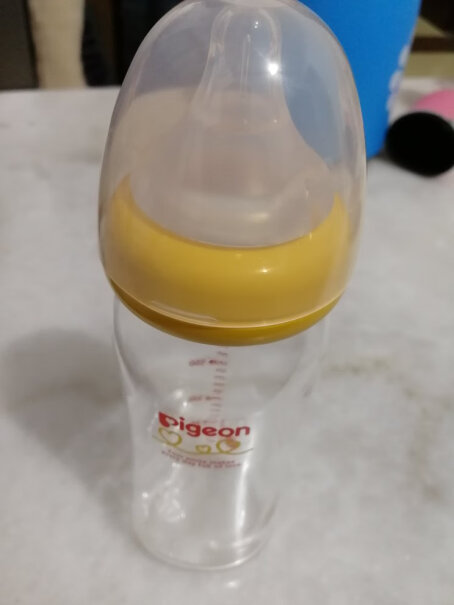 贝亲Pigeon硅胶玻璃奶瓶婴儿仿母乳新生儿宽口径240ml吸奶的时候气泡变多 是排气孔有问题吗？