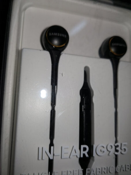 三星原装耳机入耳式IG935线控耳机耳机线都是编织线吗，还是上下不一样的？